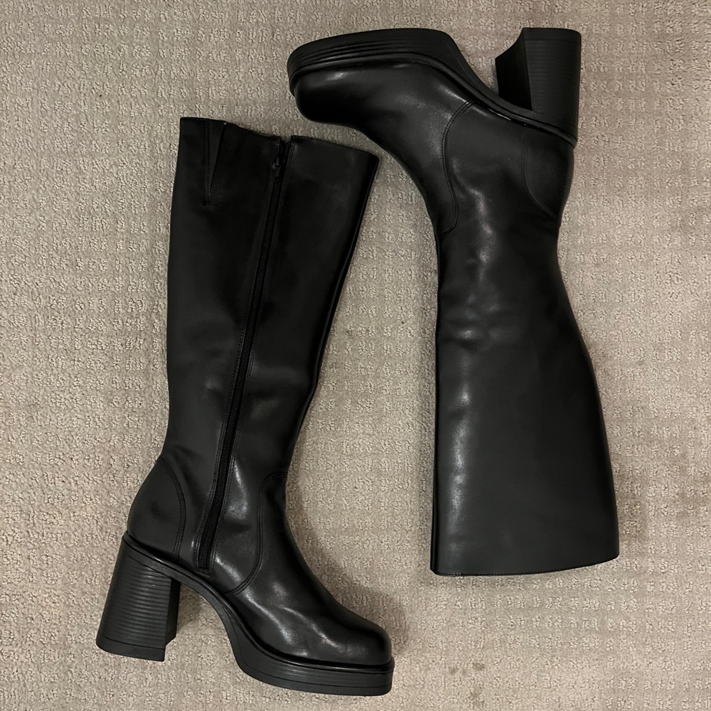 *NEVER WORN* Steve Madden FANATIK Boot